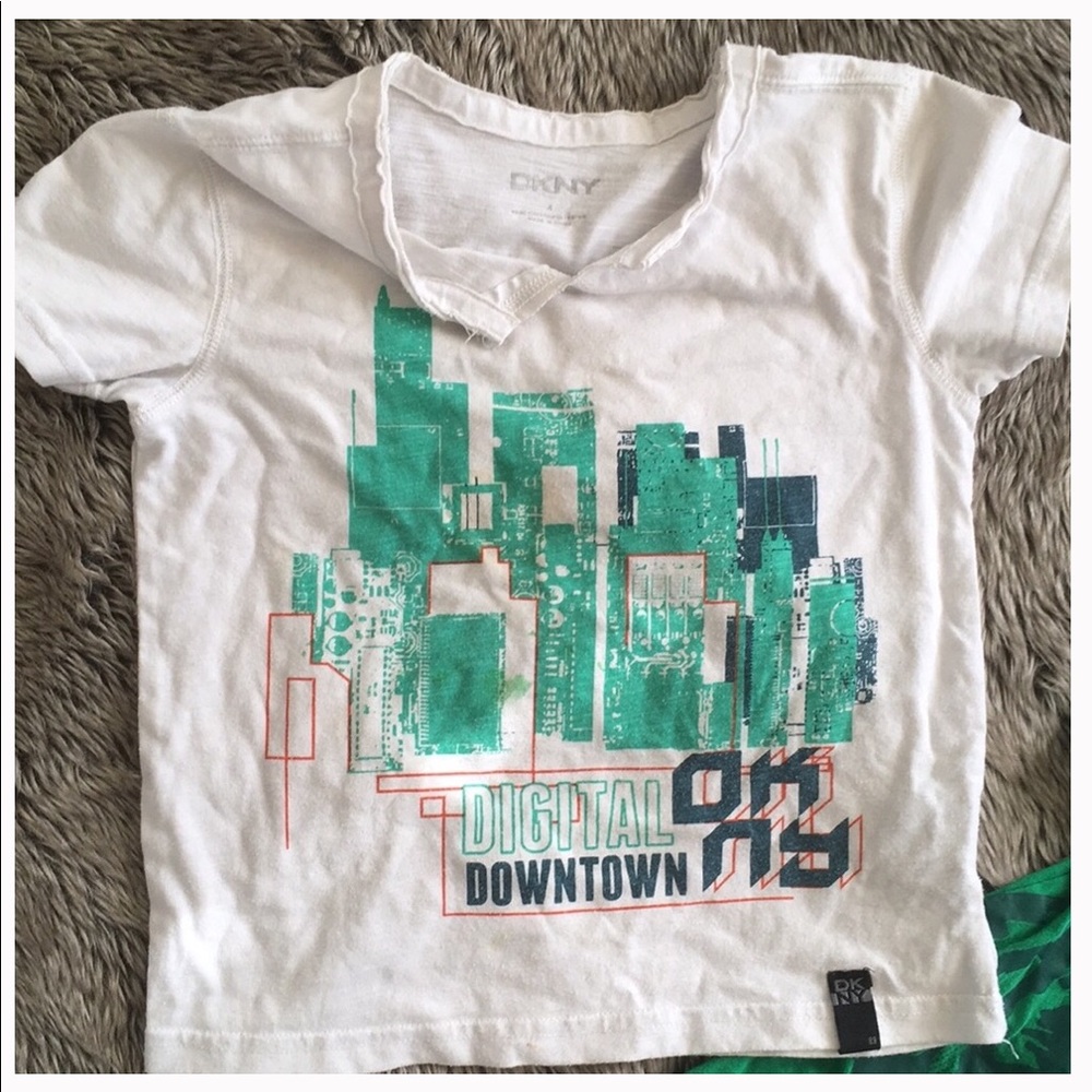 DKNY boy’s basic green white short sleeve T-shirt size 4